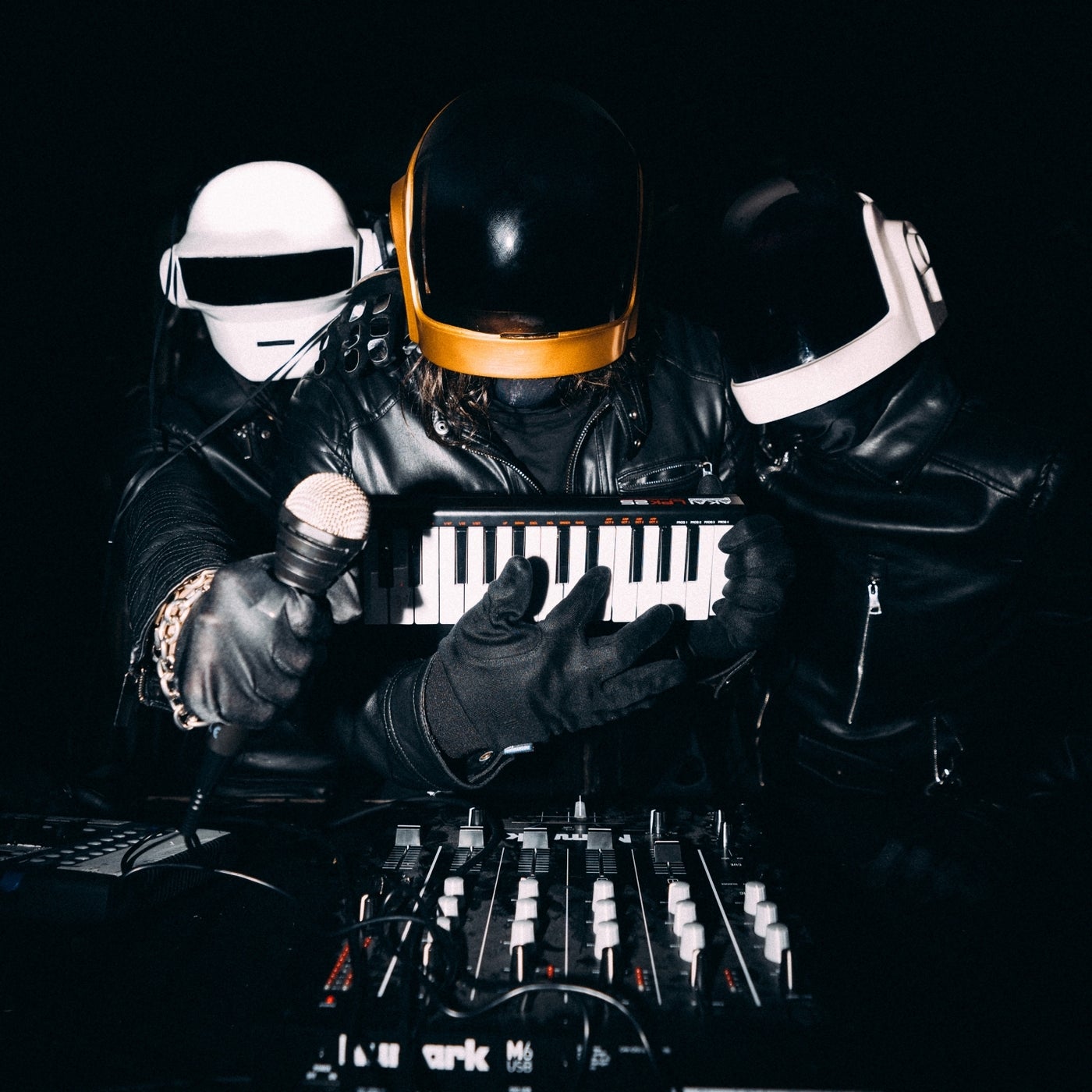 Nous sommes les Daft Punk (feat. Pandrezz, Ronare)