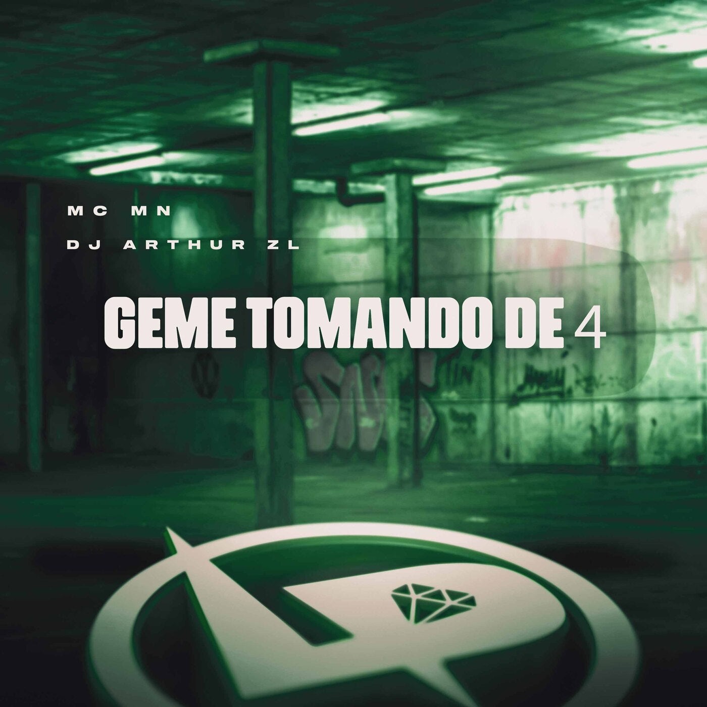Geme Tomando de 4