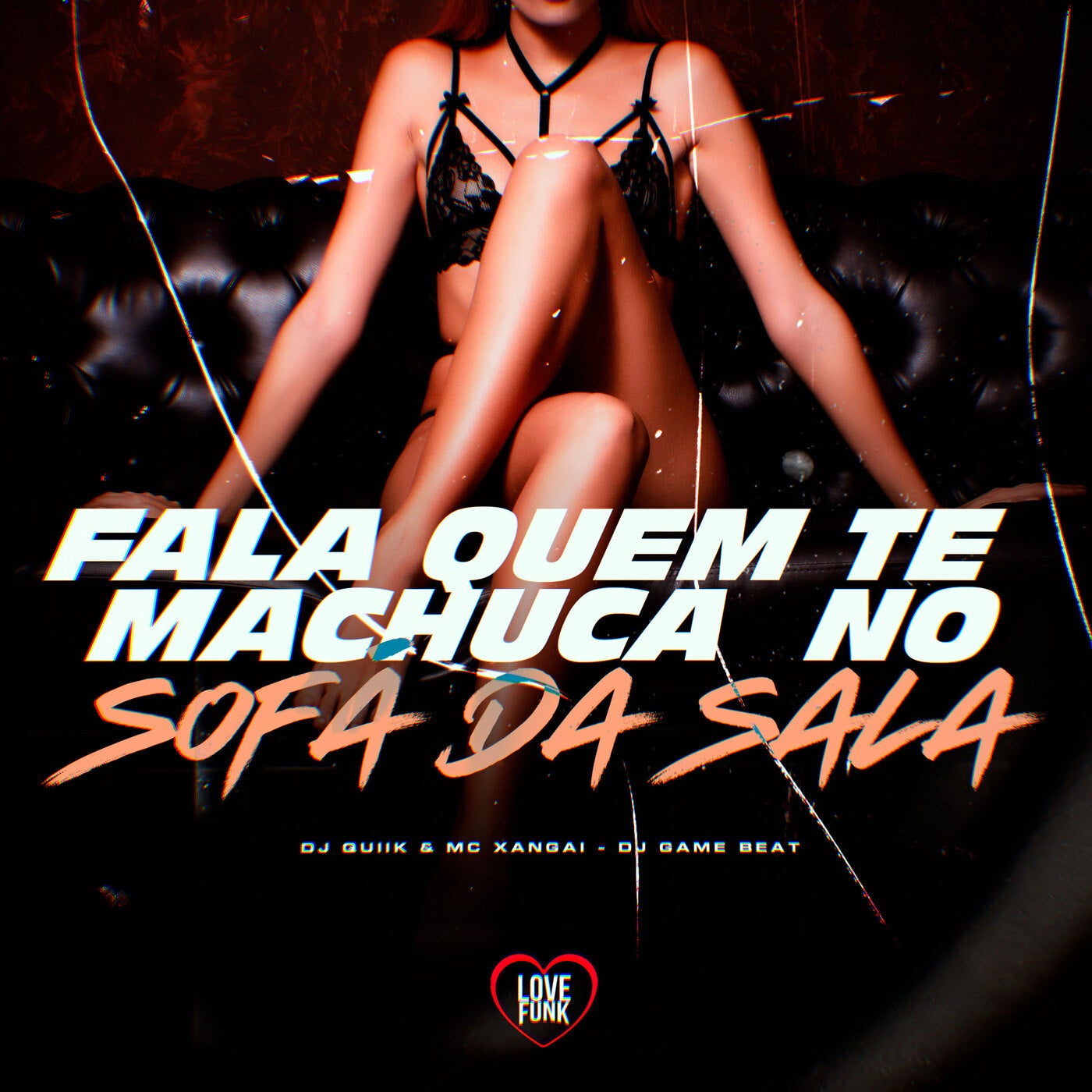 Fala Quem Te Machuca no Sofá da Sala