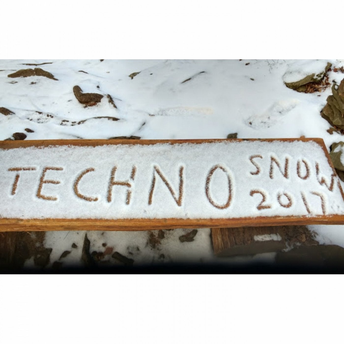 TECHNO SNOW 2017 (32 techno tracks for wintertimes)