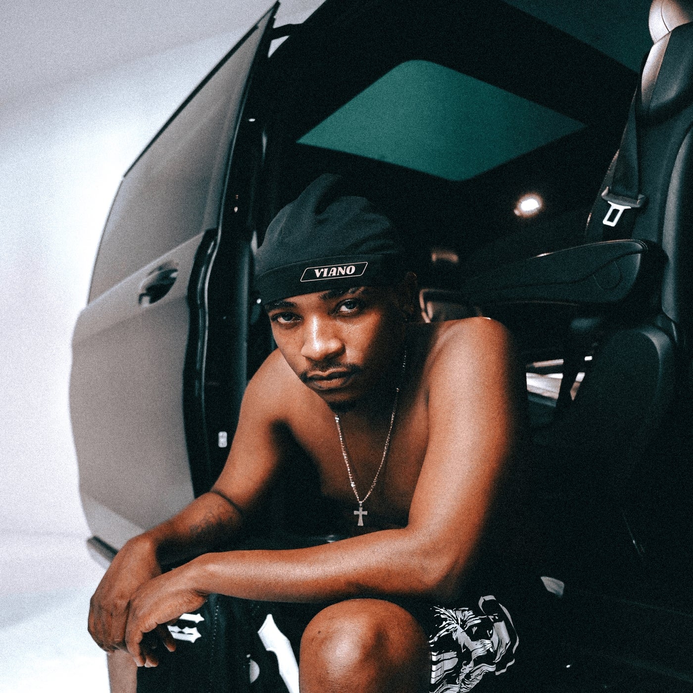 Viano (feat. Swizxle, Senzo02 & Essa Kay)