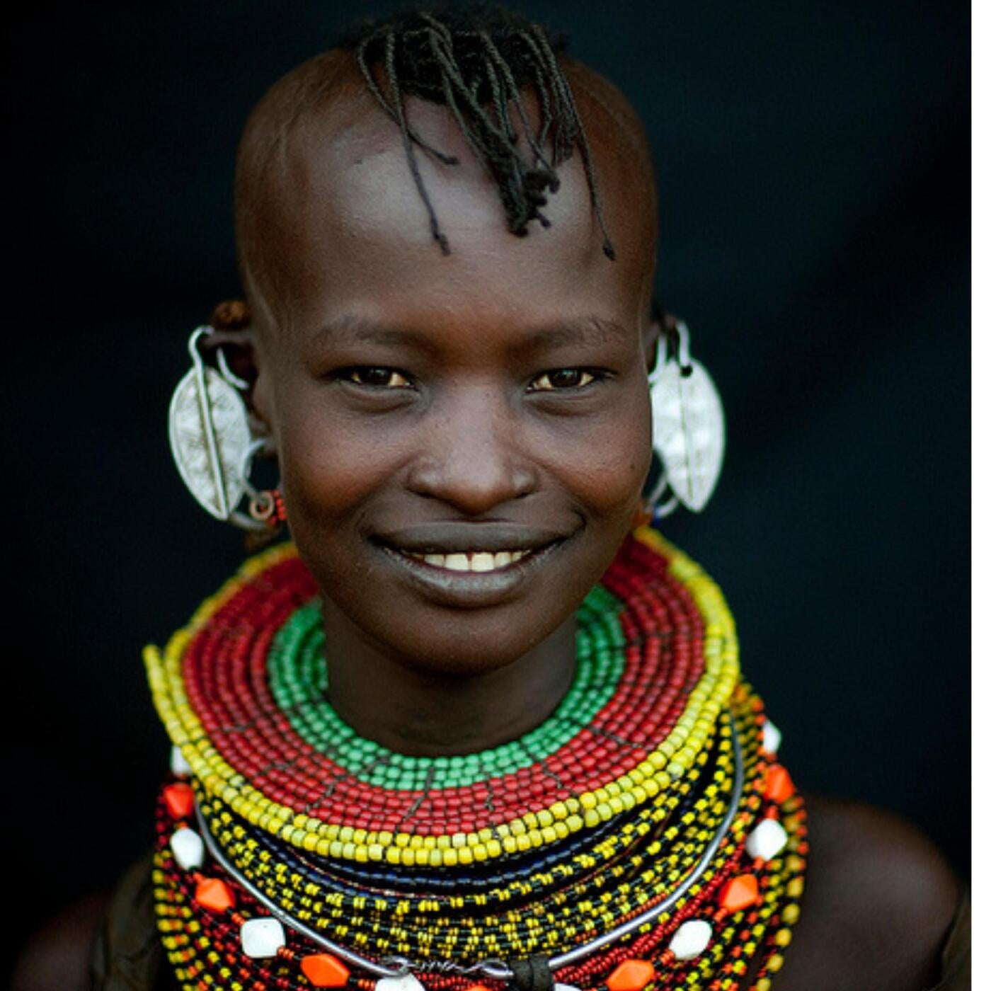 Этнический негр. Украшения африканских женщин. Украшения парканских женщин. Африканские традиционные украшения. Жители Африки.