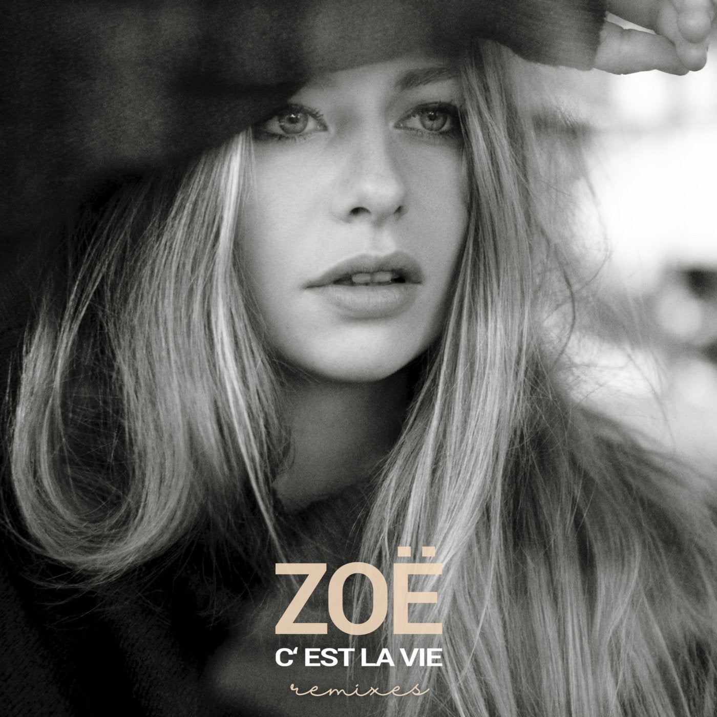 Песня c est la. Zoe Штрауб. Зои певица французская. Tout Paris Зои Штрауб. Певица француженка Zoe.