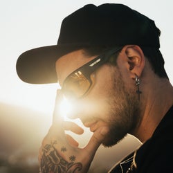 Saintbull´s Shadows On A Blue Moon