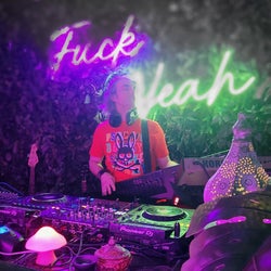Veytik's Freefallin' "Feel Good' Summer Chart