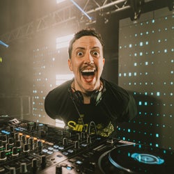 Shugz' Keep On Movin Chart