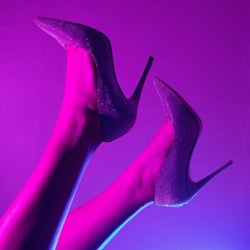 Dancin' feet Feel the heat Let 'em show
