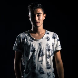 ANDRES PESQUEIRA – FRESH04 DECEMBER CHART