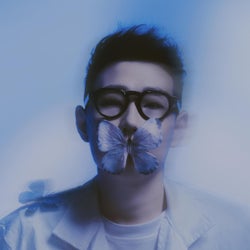 唱R&B 赚RMB