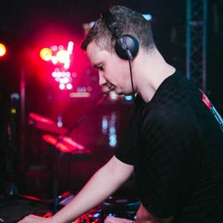 Tom Higham presents "Higher" Chart