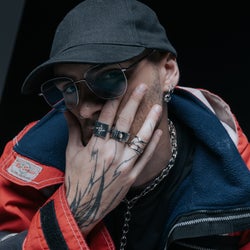 'FOR THE QUEEN' CHART