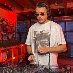 minimal / deep tech / may 2025