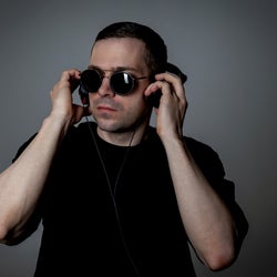 Play on disco House 2025 chart 01