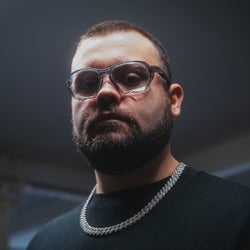 Luca Beat pres " Closer " Charts