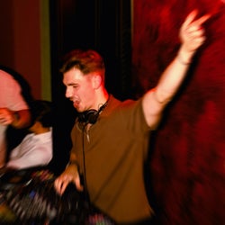 ☄️ TAKE CONTROL OVER THE DANCEFLOOR