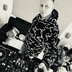 DJ Nightnoise April 2022 Charts