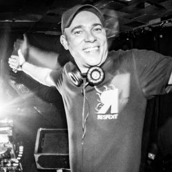 Tronic Treatment - Hold Me Chart