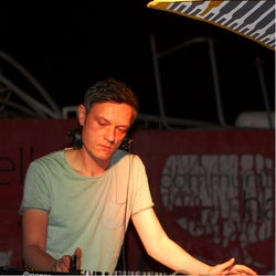 RALF GUM Early March Charts