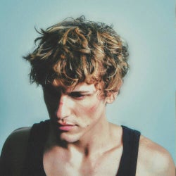 MIENTRAS YO TRATO DE OLVIDARTE