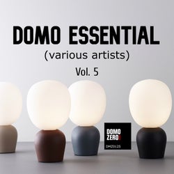 Domo Essential, Vol. 5