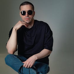 Play on disco House 2025 chart 02