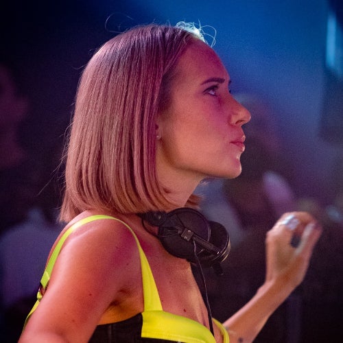 Yulia Niko LOOKING IN THE SKY CHART Yulia Niko LOOKING IN THE SKY CHART