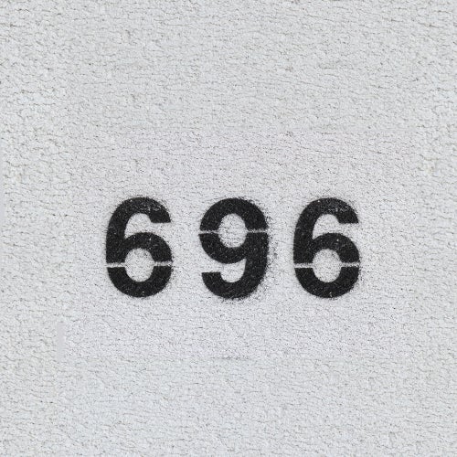 696