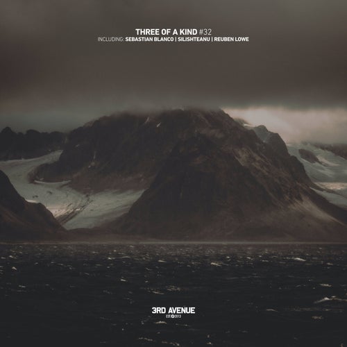 Three of a Kind 032 [3AV484] (2025) - Progressive House albüm kapağı