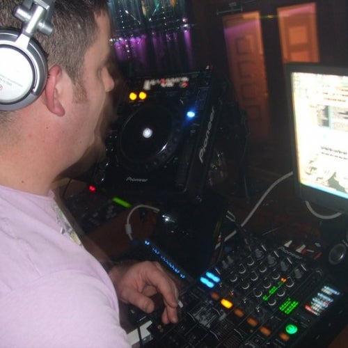 Decko F's Loft Dublin Chart-April 2012