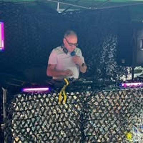 Dj Neil Curtis