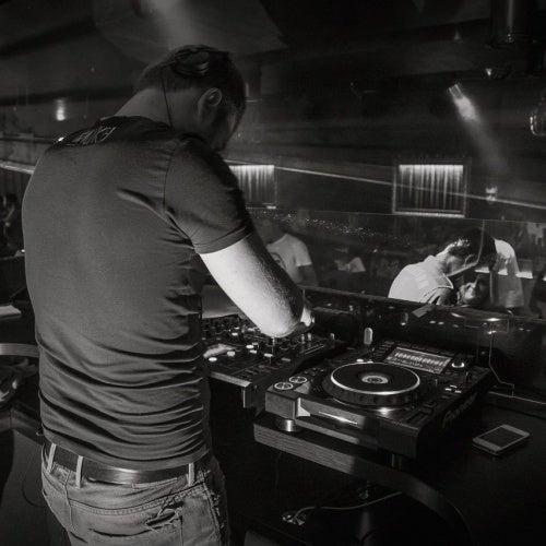 SHNAPS ''KISS MY BASS'' AUGUST 2014 CHART