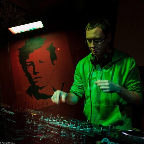 Konectik April Charts
