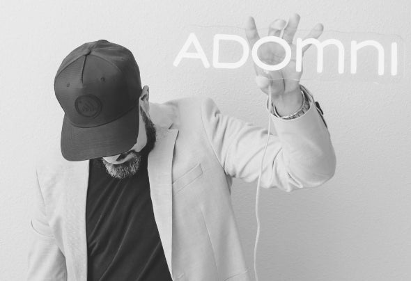Adomni